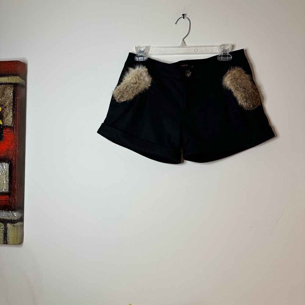 P40- High Waist Black with faux fur on pockets Casual wool Shorts